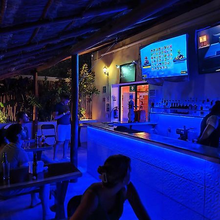 New Friends Hostel & Bar Adults Only Valladolid  Zewnętrze zdjęcie