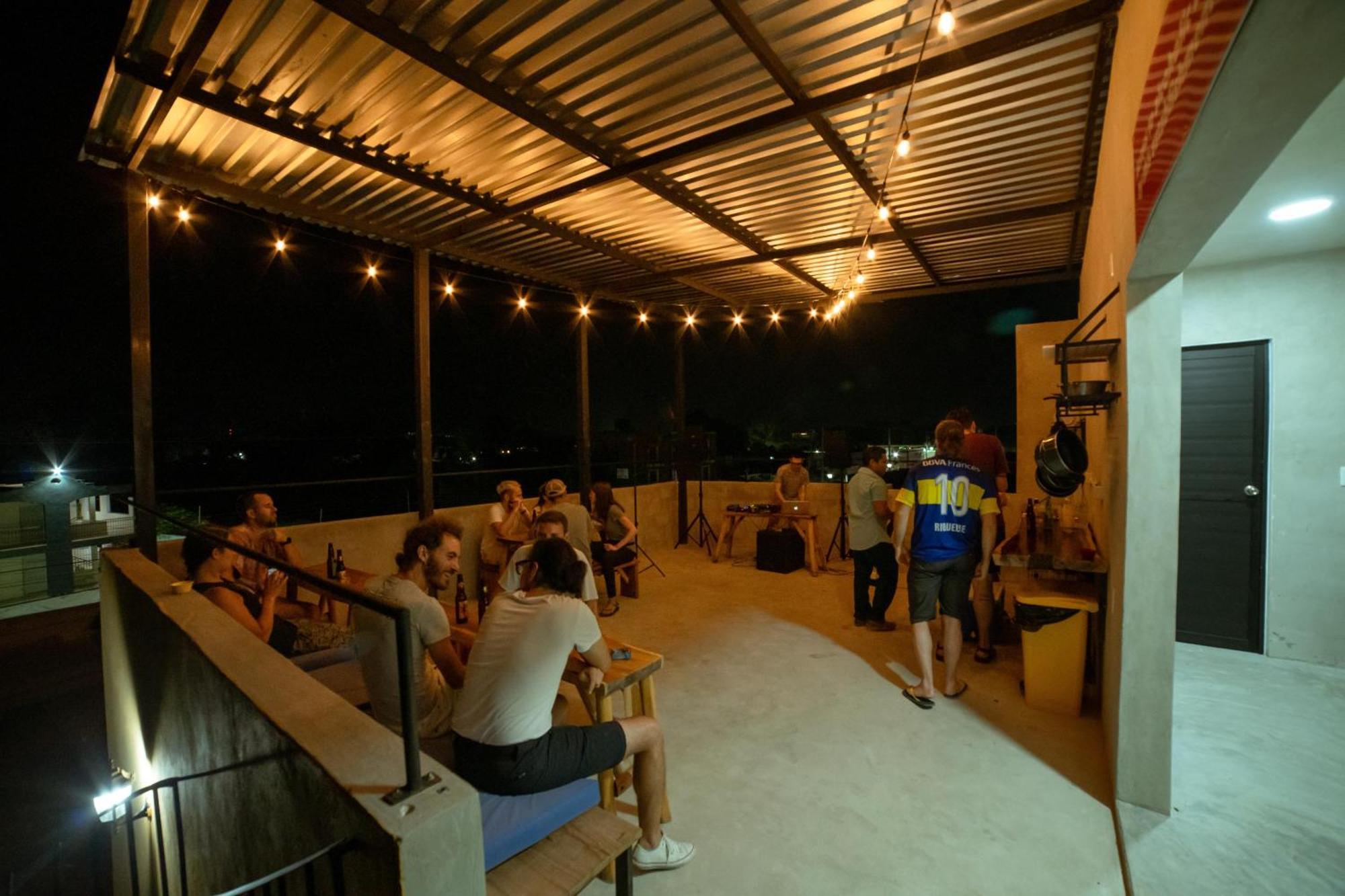 New Friends Hostel & Bar Adults Only Valladolid  Zewnętrze zdjęcie